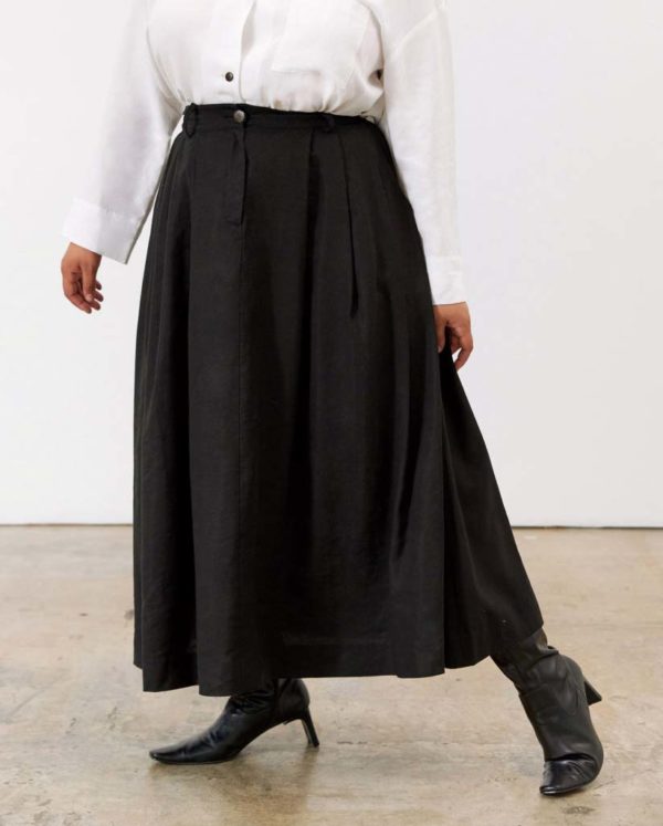 Charlize Theron, Celebrity OOTD, Black Skirt, White Top Outfit